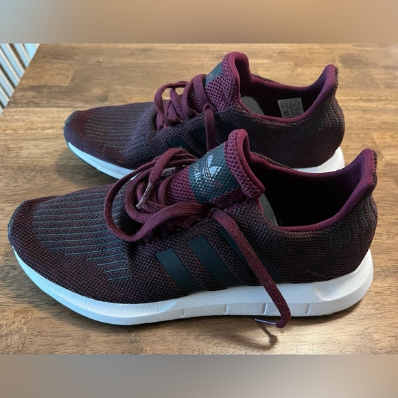Adidas swift run shoes in plum color - Picture 4 of 8